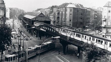 Berlin, Ecke Schönhauser. Ein Bild von 1985, als die kaputte Welt noch in Ordnung war. Foto: Ullstein bild - ADN-Bildarchiv