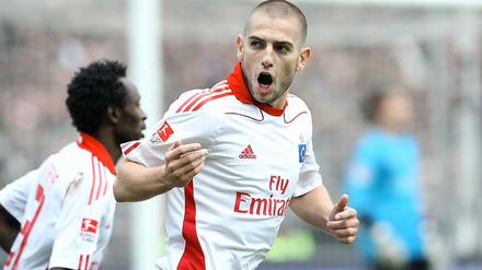 Rettung in drittletzter Minute: Als St. Pauli sich schon als Derbysieger wähnte, traf Mladen Petric zum 1:1-Ausgleich.