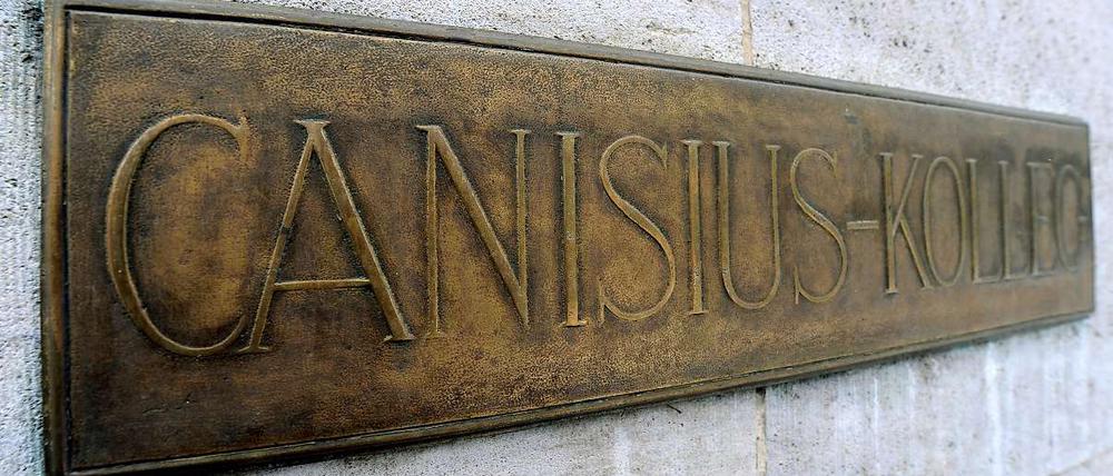Der Rektor des Canisius-Kollegs, Klaus Mertes, nahm am Wochenende an den Gesprächen teil. Er hatte Anfang des Jahres sexuelle Übergriffe an dem Gymnasium in Tiergarten öffentlich gemacht und damit die Missbrauchs-Debatte ins Rollen gebracht.