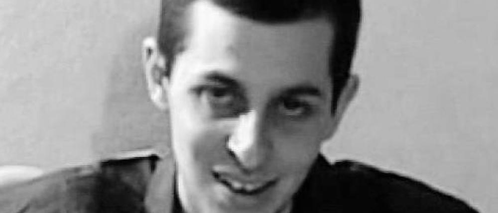 Gilad Schalit wurde vor fünf Jahren entführt. Jetzt kommt er frei. Das Bild stammt aus einem Video, dass seine Entführer 2009 nach Israel schickten.