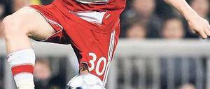 Schön war die Zeit in der Heimat. Beim FC Bayern sind die drei gebürtigen Bayern Andreas Ottl (großes Bild, daneben Martin Demichelis), Christian Lell (oben rechts) und Thomas Kraft groß geworden, nun spielen sie in Berlin bei Hertha BSC. Fotos: ddp (2), dpa