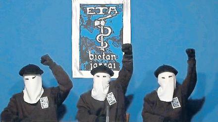 Martialisches Video: Die Eta-Mitglieder feierten in ihrer Erklärung auch die getöteten oder gefangenen Terroristen als Helden.