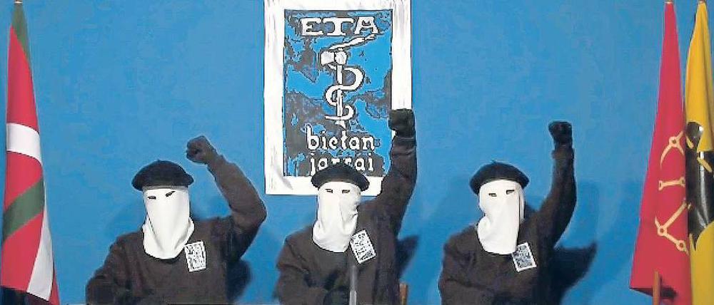 Martialisches Video: Die Eta-Mitglieder feierten in ihrer Erklärung auch die getöteten oder gefangenen Terroristen als Helden. 