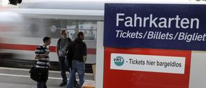 Teurer fahren - die Preise für Fahrkarten bei der Bahn steigen.