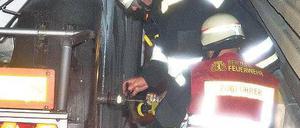 Schnell gelöscht. Bei Altglienicke geriet am Donnerstag der Reifen eines Tanklastzuges in Brand. 