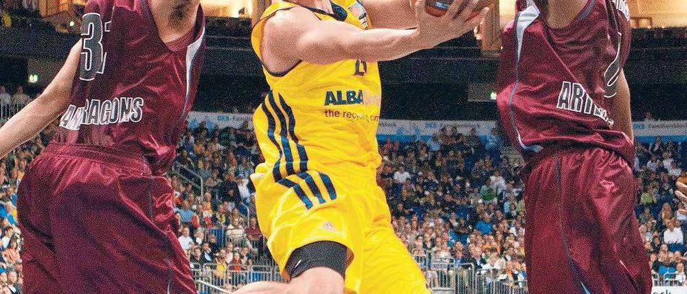 Wohin des Fluges? Alba-Zugang DaShaun Wood (mit Ball) muss mit den Berlinern in dieser Saison nicht Meister werden – aber er kann es natürlich. Foto: Camera4