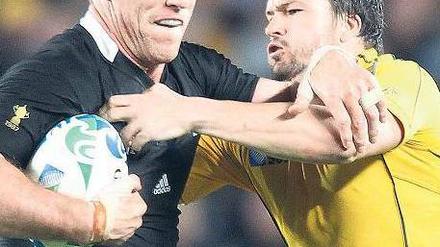 Ein Mann wie ein Baum. Brad Thorn (l.) will mit Neuseeland Weltmeister werden. Foto: dpa