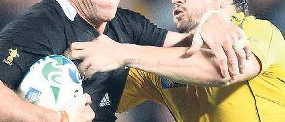 Ein Mann wie ein Baum. Brad Thorn (l.) will mit Neuseeland Weltmeister werden. Foto: dpa