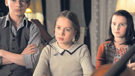 Durch Töne verbunden. Der Ukrainer Abrascha (Elin Kolev), die deutsche Hanna (Mathilda Adamik) und die Ukrainerin Larissa (Imogen Burell). Foto: dpa