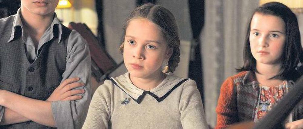 Durch Töne verbunden. Der Ukrainer Abrascha (Elin Kolev), die deutsche Hanna (Mathilda Adamik) und die Ukrainerin Larissa (Imogen Burell). Foto: dpa