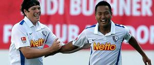 Bochums Stürmer Chong Tese (r.) war mit drei Treffern und einer Vorlage maßgeblich am 5:3-Auswärtssieg des VfL Bochum in Ingolstadt beteiligt.