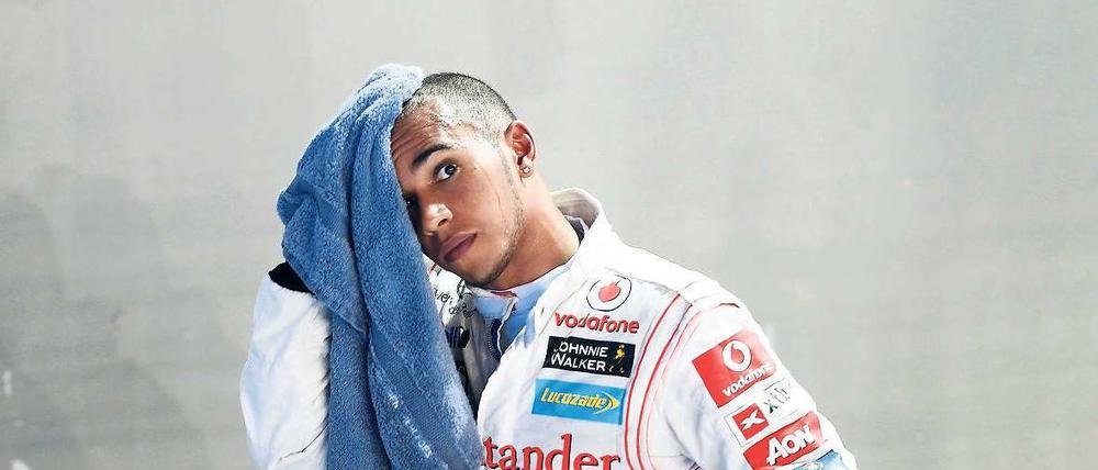Langsam wird’s heiß. In Singapur zog sich Lewis Hamilton einmal mehr den Unmut der Kollegen zu. Foto: Reuters