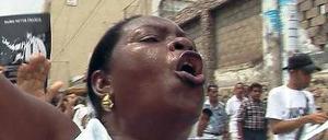 Keine Straffreiheit! Angehörige von Opfern protestieren gegen die kolumbianische Regierung, die den Mördern praktisch eine Amnestie gewährt hat. Szene aus „Impunity“.