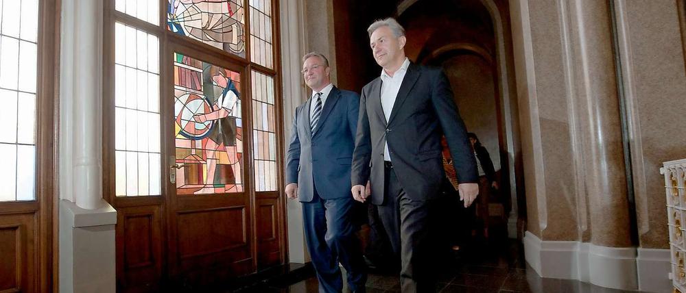 Nicht nur mit den Grünen, sondern auch mit den Christdemokraten hat Klaus Wowereit (hier im Bild mit CDU-Spitzenkandidat Frank Henkel) sondiert.