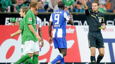 Adrian Ramos kassierte einen der dümmsten Platzverweise in dieser Saison.