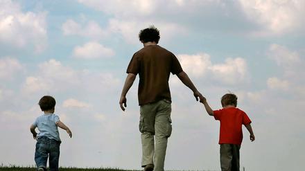 Kinder aus Seitensprüngen sind keine Seltenheit. Die Klärung der leiblichen Vaterschaft vor alle anderen Fragen zu stellen – damit macht man es sich zu leicht, findet Tissy Bruns. 