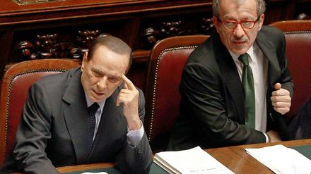Gestenreich: Italiens Regierungschef Berlusconi im italienischen Parlament.