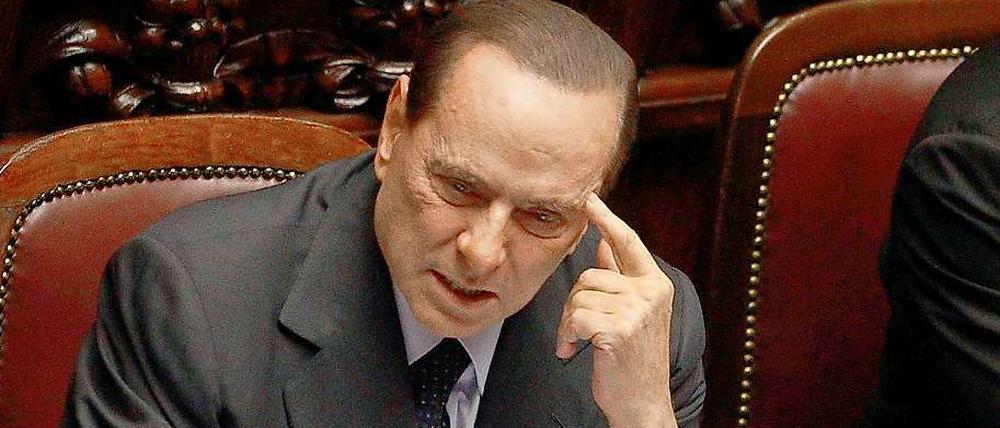 Gestenreich: Italiens Regierungschef Berlusconi im italienischen Parlament.