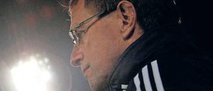 Aus dem Dunkel ins Licht. Als erster Bundesligatrainer machte Ralf Rangnick seine Probleme mit dem Stress im Job öffentlich. Foto: dapd