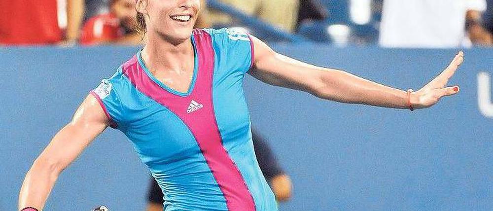 Auf der Erfolgswelle. Andrea Petkovic siegte im Achtelfinale problemlos gegen Carla Suarez Navarro 6:1 und 6:4. Foto: dpa