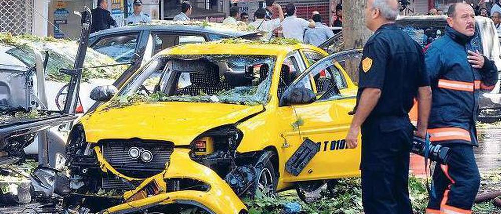 Tatort. Nach der Explosion sah es in Ankara aus wie in einem Kriegsgebiet. Foto: dpa