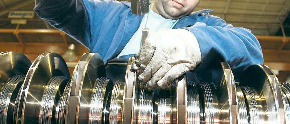 Klassenbelegschaft. Bei MAN in Reinickendorf produzieren mehr als 50 Leiharbeiter für deutlich weniger Geld Turbomaschinen als die rund 400 Kollegen der Stammbelegschaft. Foto: dpa