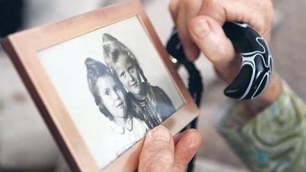 Spuren der Kindheit. Je weiter Erinnerungen zurückliegen, umso eher bleiben sie vielen Alzheimer-Kranken haften.