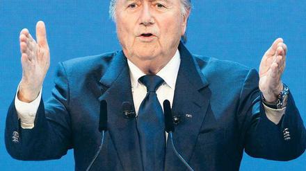 Einen habe ich noch. Fifa-Präsident Joseph Blatter bei einer Rede. Foto: Reuters