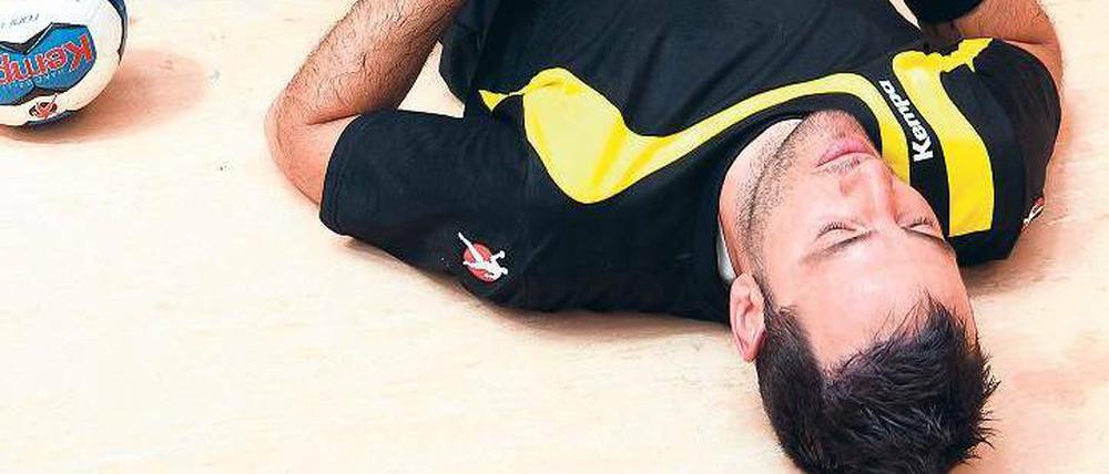 Von wegen Beine hochlegen. Neuzugang Iker Romero muss abspecken.