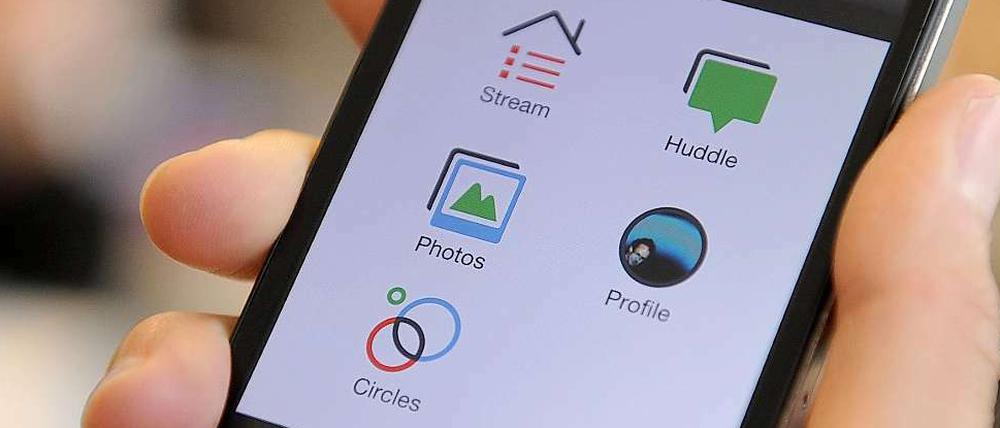 Mobil vernetzen: Seit kurzem ist auch die iPhone-App für Google Plus zu haben. Für Handys, die das konzerneigene Android-System nutzen, gab es das Programm für unterwegs schon früher.