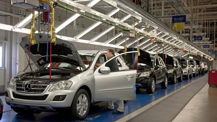 Aufbau West. In dem seit 1997 produzierenden Mercedes-Werk in Tuscaloosa werden Geländewagen der M-, GL- und R-Klasse gebaut. 2800 Mitarbeiter sind hier beschäftigt. 