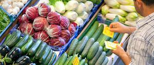 Auf den Märkten darf das Gemüse nicht dicht an dicht gestapelt werden. Alle 20 Meter muss ein Mindestabstand von 5,5 Metern für einen Fluchtweg freigehalten werden.