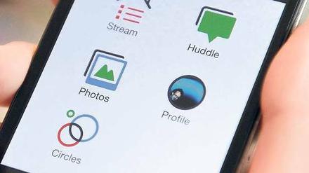 Mobiles Soziales Netzwerk. Drei Wochen nach dem Start des Facebook-Konkurrenten Google+ gibt es für die neue Internet-Plattform jetzt auch eine iPhone-App. Foto: dpa