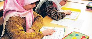 Neues Lernen. Die Politik hofft, dass deutsche Unis einen „Euro-Islam“ entwickeln, der dann in den Schulen gelehrt wird. Foto: ddp
