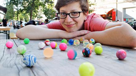 Gibt Gummi. Alexandra Müller, die Autorin unseres Textes, ist Performancekünstlerin und Journalistin.
