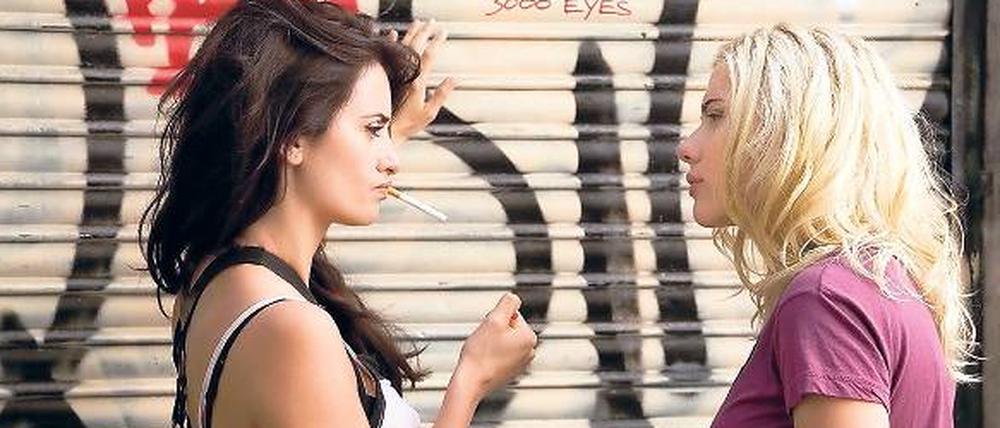 Alles erotisch oder was? Cristina (Scarlett Johansson, r.) entdeckt durch Maria (Penélope Cruz) ihre Liebe zur Fotografie: „Vicky Cristina Barcelona“. Seit 19 Jahren versucht sich das ZDF in einer Film-Reihe am Thema „Anspruchsvolle und lustvolle Unterhaltung“.
