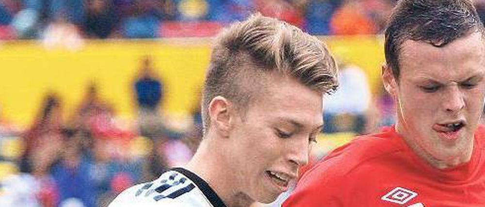 Dribbelnde Frohnatur. Mitchell Weiser (v.) gehört nicht nur auf dem Feld zu den kreativsten Nachwuchsspielern. 