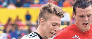 Dribbelnde Frohnatur. Mitchell Weiser (v.) gehört nicht nur auf dem Feld zu den kreativsten Nachwuchsspielern.