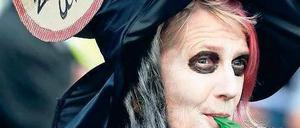 Ungebrochener Protest. Zwar machen die Demonstranten – hier bei der vorerst letzten Demo am 25. Juni – erst mal Sommerpause, aber spätestens im September dürfte ihr Kampf weitergehen. Foto: dpa