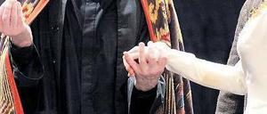 Kaiser und Käthchen. Dieter Dorn mit Lucy Wirth beim Münchner Finale. Foto: p-a/dpa