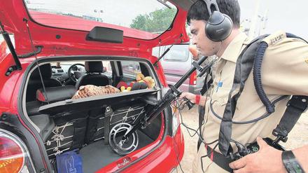 Verschärfte Kontrollen nach der Anschlagserie in Mumbai.