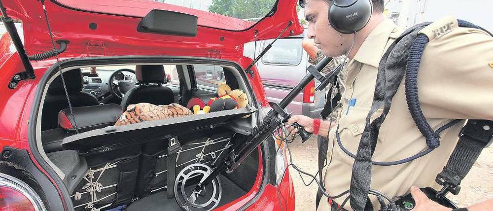 Verschärfte Kontrollen nach der Anschlagserie in Mumbai.