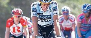 Schattenfahrer. Alberto Contador kommt bei der Tour nicht auf Touren. Foto: dapd