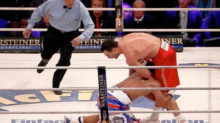 Auf der Suche nach dem aufrechten Gang. David Haye entzog sich im Ring dem Klammergriff von Wladimir Klitschko oft im Kriechgang.
