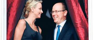 Auf der Guckkastenbühne eines kleinen Reichs: Charlene Wittstock und Albert II. Fotos: Reuters, AFP