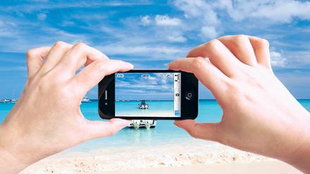 Traumhafte Erinnerung – albtraumhafte Preise. Für das Verschicken von Fotos hat die EU keine Preisgrenze gesetzt. Foto: mauritius images