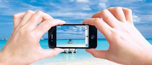 Traumhafte Erinnerung – albtraumhafte Preise. Für das Verschicken von Fotos hat die EU keine Preisgrenze gesetzt. Foto: mauritius images