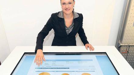 Schnelle Analyse. Auf diesem Bildschirm zeigt Anna Roeder ihren Kunden zum Beispiel, wie die aktuelle Marketingkampagne eines Unternehmens im Internet ankommt.