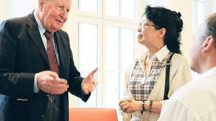Besuch in Berlin. Der frühere Regierende Bürgermeister Hans-Jochen Vogel, der in München lebt, im Gespräch mit Tagesspiegel-Lesern.