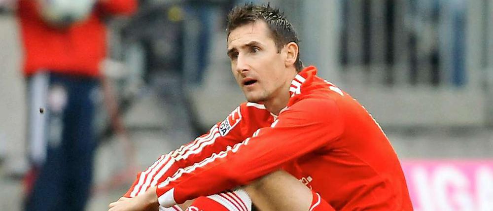 Nationalstürmer Miroslav Klose gab seinen Abschied dem deutschen Fußball-Rekordmeister Bayern München bekannt.